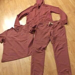 Figs Women's Scrub Set in Muave